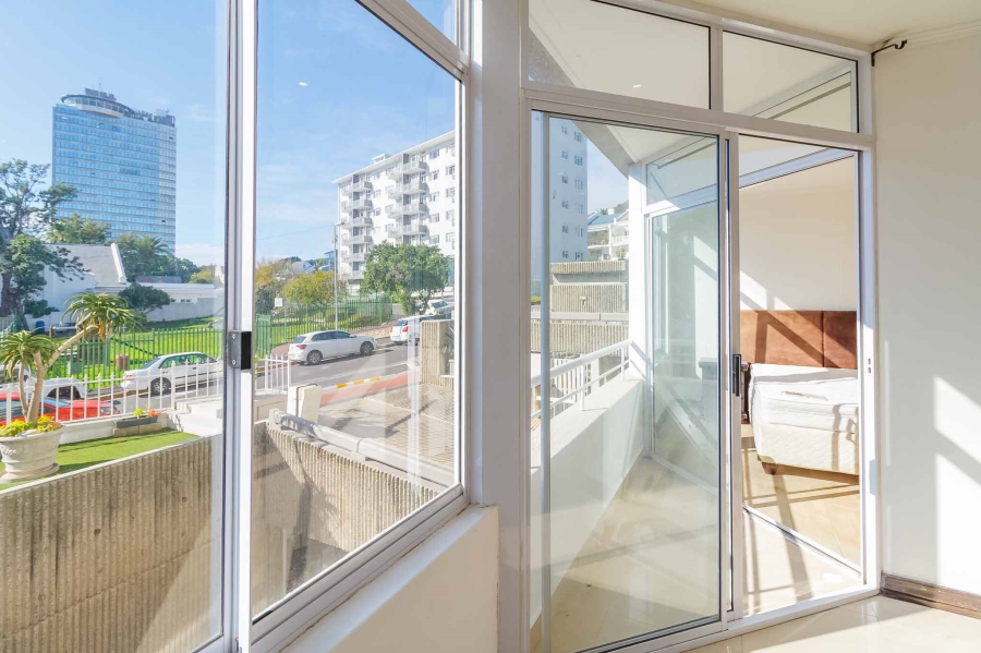 To Let 2 Bedroom Property for Rent in Sea Point Western Cape
